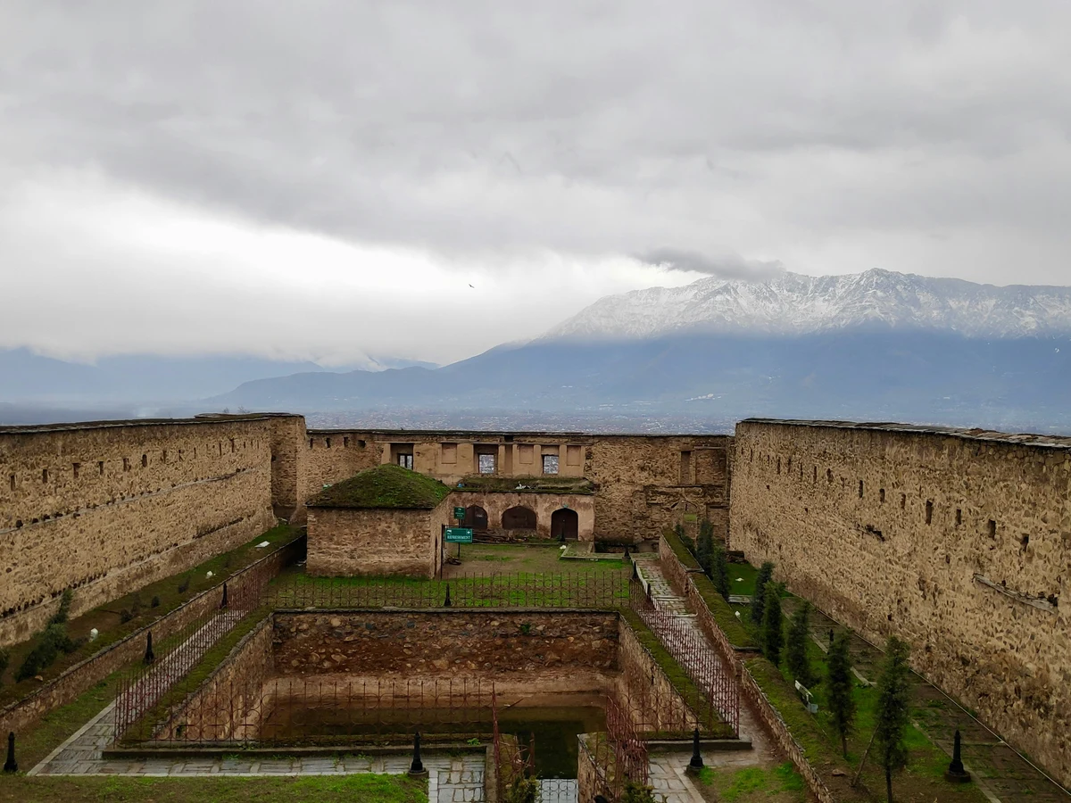The eye catches pic of shalimar garden, Shrinagar