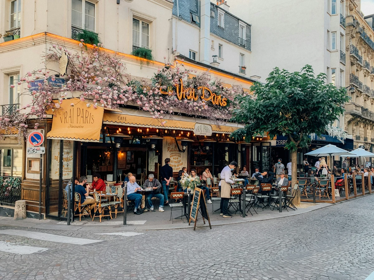 Paris street and cafe