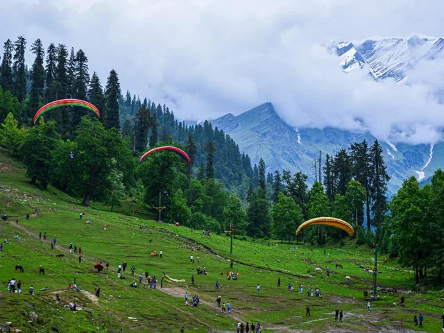 Paragliding in Manali, Himachal Pradesh | Hey Himalayas