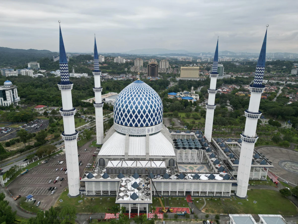 Sultan Salahuddin Abdul Aziz Mosque Shah Alam, Malaysia