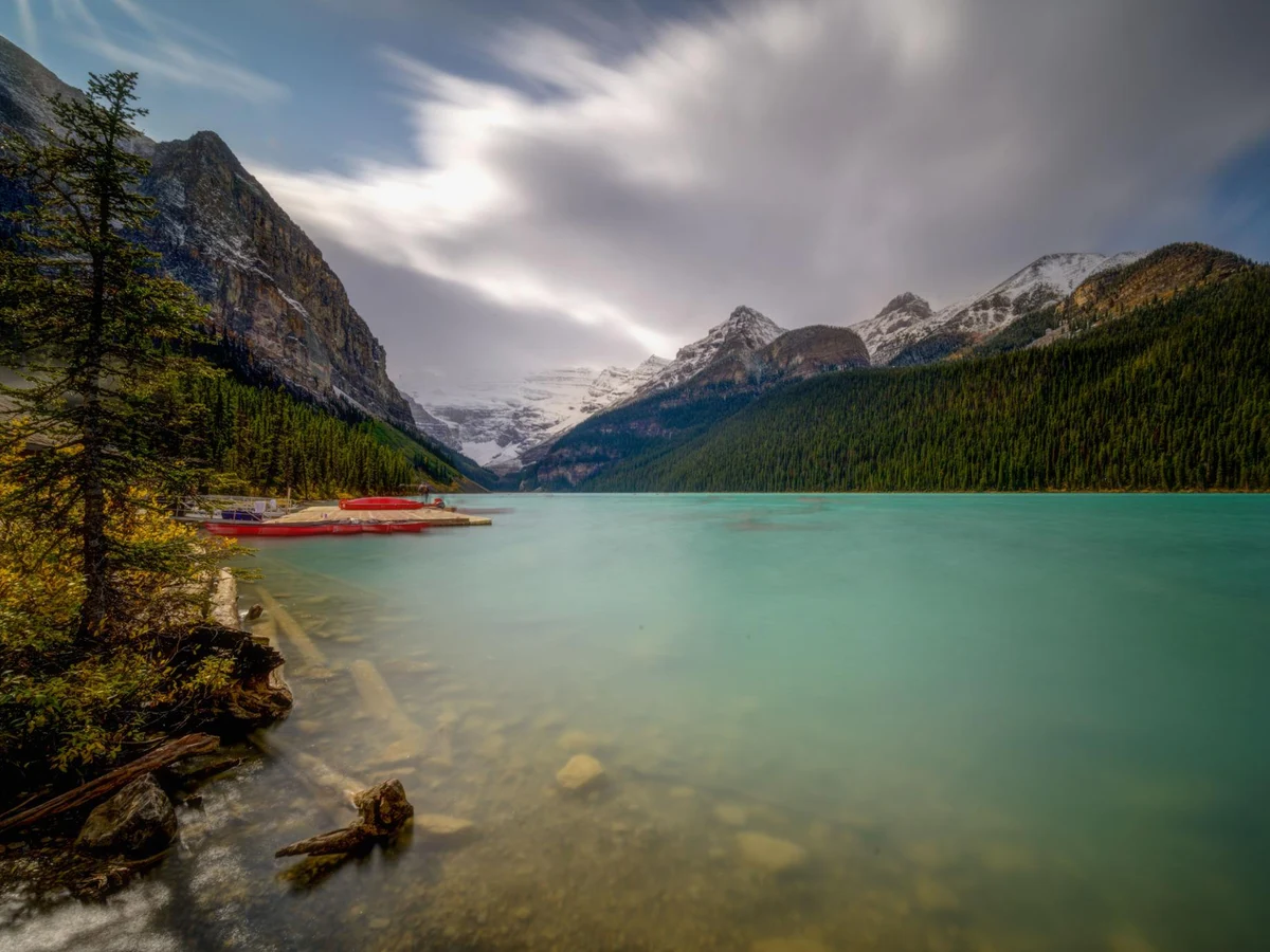 Lake Louise, Banff, Alberta Kanada travel destination with turquoise water