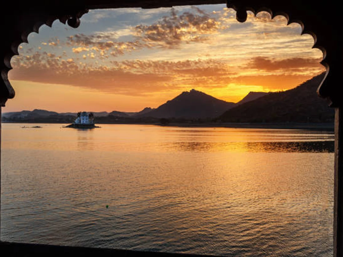 Sunset at Fateh Sagar lake in Udaipur. India
