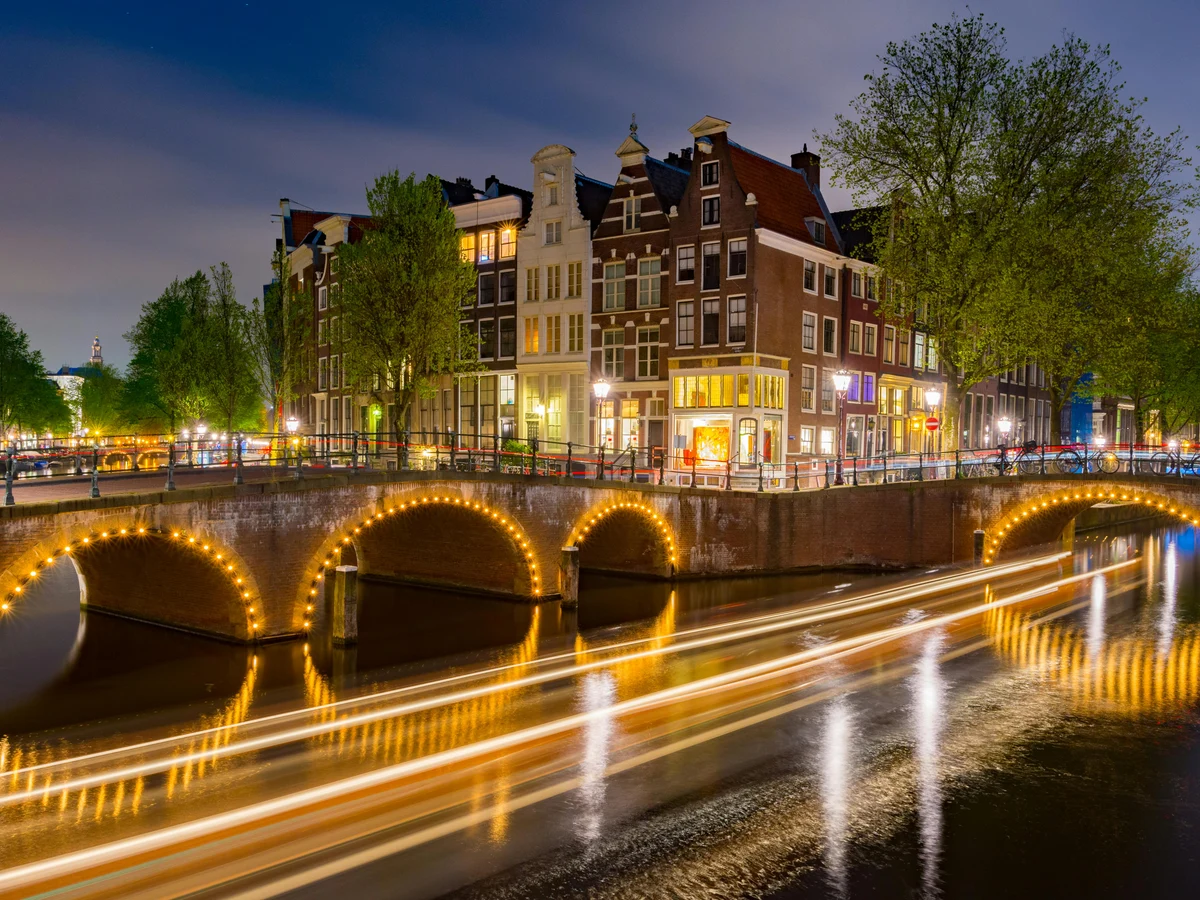 City Lights During Night Time In Amsterdam, NH, Niederlande